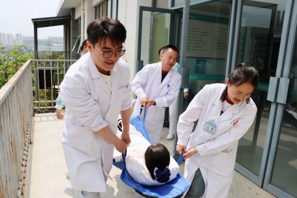 Ծ(zhn)δ ȼ (i)St(y)Ժt(y)Ժȫ(sh)(zhn)ݾM(jn)Еr(sh)